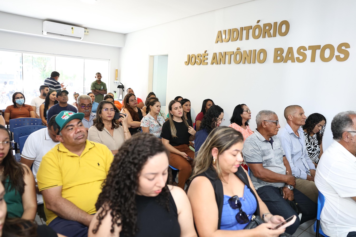 Prefeito de Curimatá participa de sessão na Câmara para discutir projetos sociais e ambientais - Imagem 3
