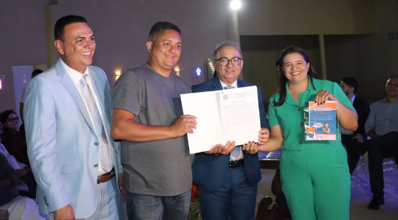 Prefeitura de São Raimundo Nonato entrega 945 títulos de imóveis urbanos