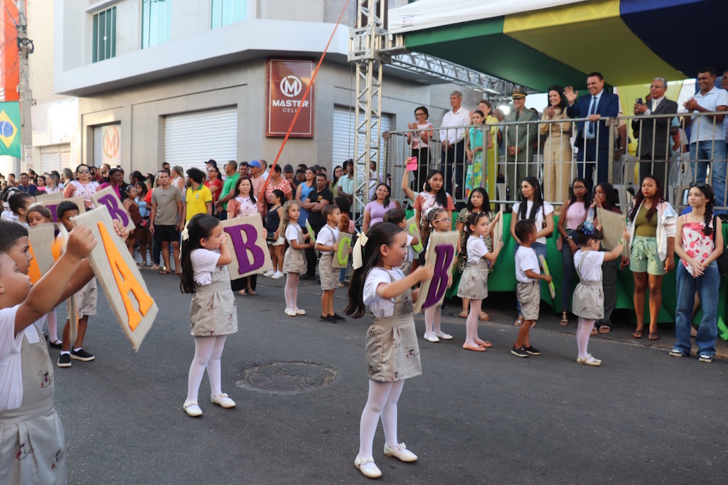 Desfile Cívico de 7 de Setembro reúne multidão em São Raimundo Nonato - Imagem 3