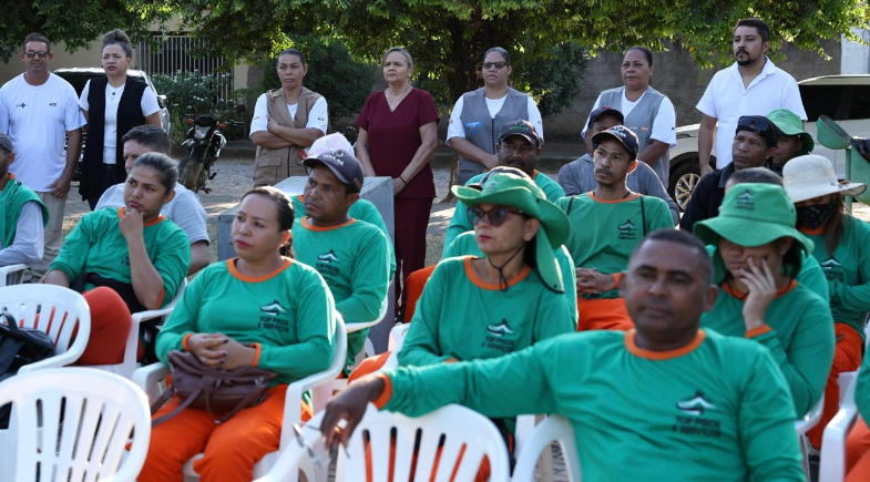 Prefeitura de Curimatá realiza ação do Projeto Saúde na Rua com profissionais de limpeza urbana