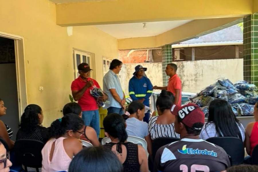 Prefeitura de Riacho Frio realiza entrega de novos EPIs aos profissionais de limpeza do município - Imagem 3