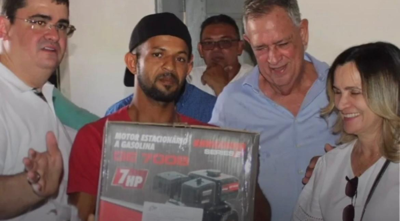 Prefeitura de Parnaguá realiza entrega de motores de rabeta para pescadores do município
