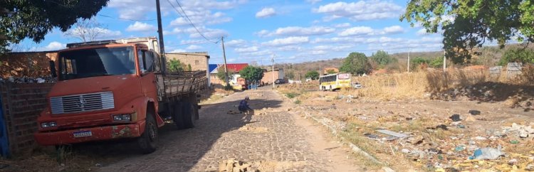 Prefeitura de Floriano percorre 13 bairros com Operação Tapa-Buracos no mês de agosto - Imagem 2