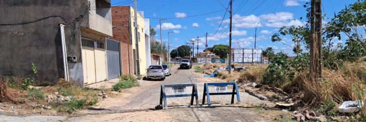 Prefeitura de Floriano percorre 13 bairros com Operação Tapa-Buracos no mês de agosto - Imagem 5