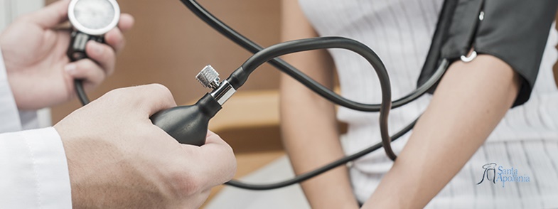 Aparelho usado para aferir a pressão tem que ser validado por sociedades médicas de hipertensão. (Foto: Reprodução)