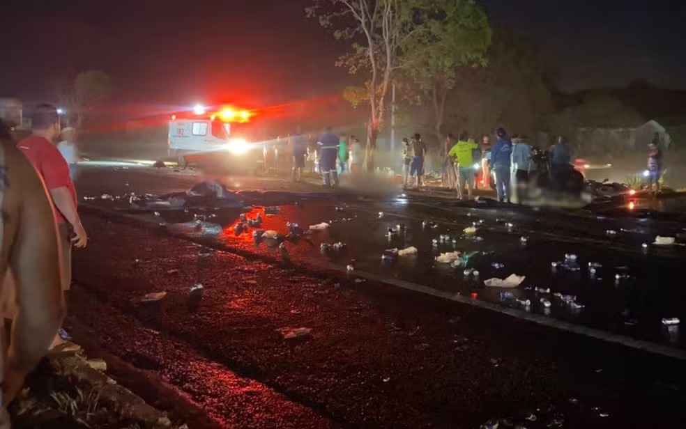 Acidente que deixou mortos na BR-153, em Goiás — Foto: Arquivo pessoal/Raphael Gomes 