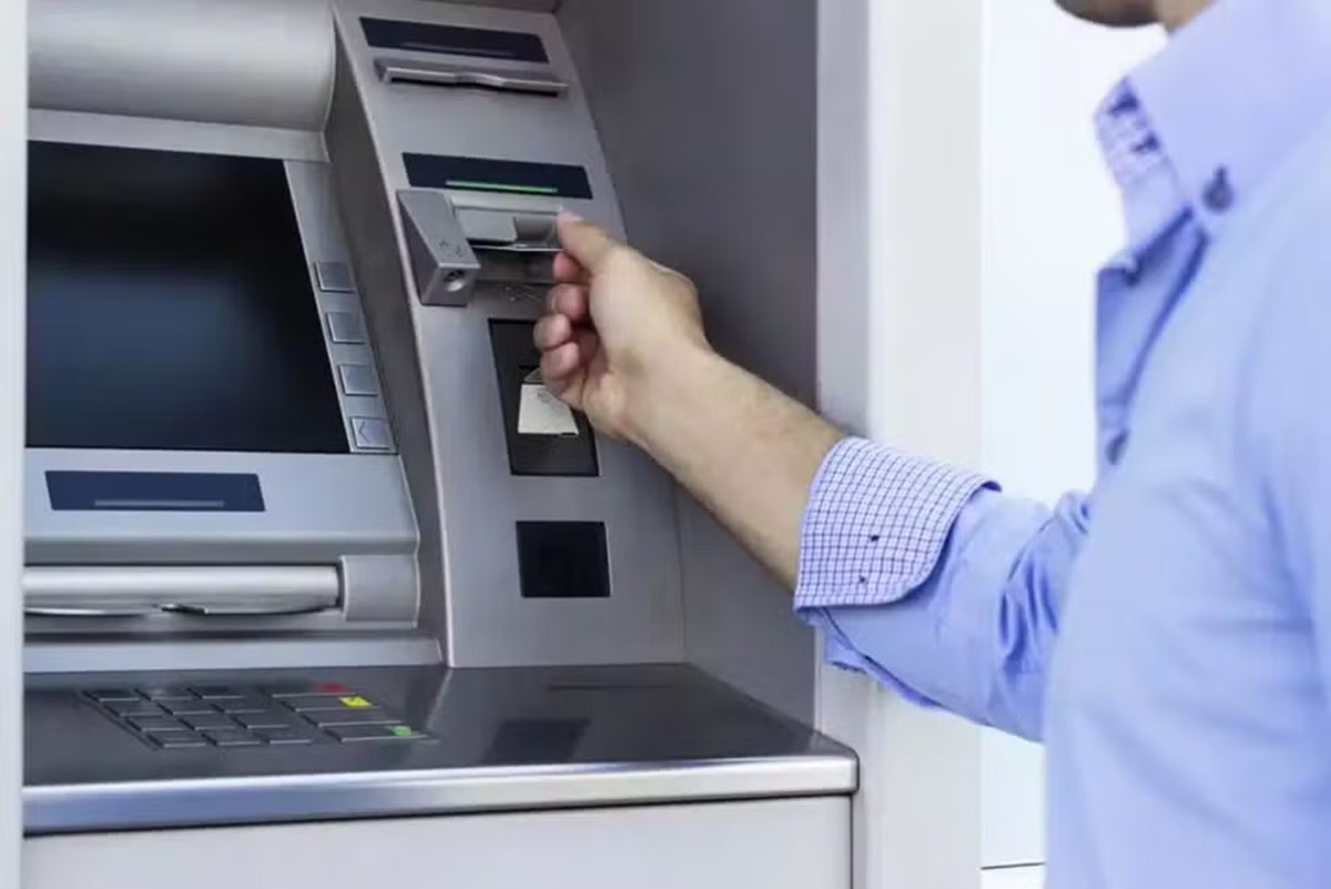 Caixa eletrônico banco agência bancária (Foto: Adobe Stock)