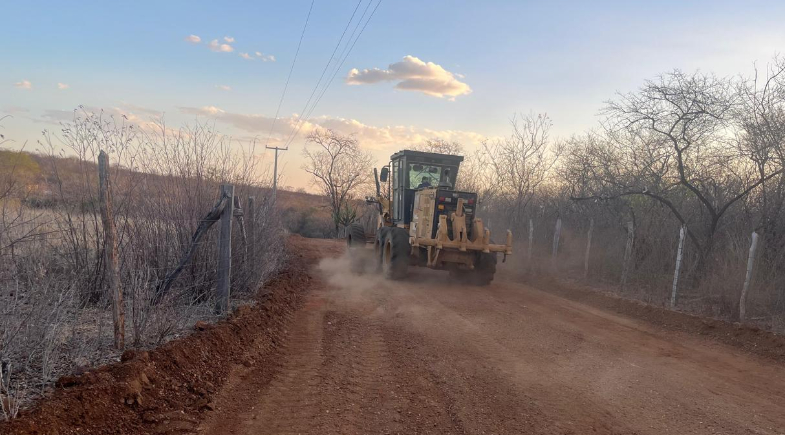 Prefeitura de Massapê do Piauí realiza recuperação de estradas vicinais na zona Rural do município