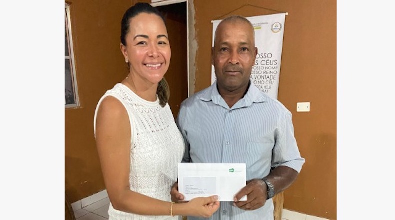 Prefeitura de São Gonçalo do Gurgueia realiza entrega de cartões do programa Estudo + para alunos do EJA