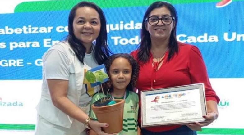Secretaria de Educação de Lagoa Alegre é homenageada pelo Programa Piauiense de Alfabetização