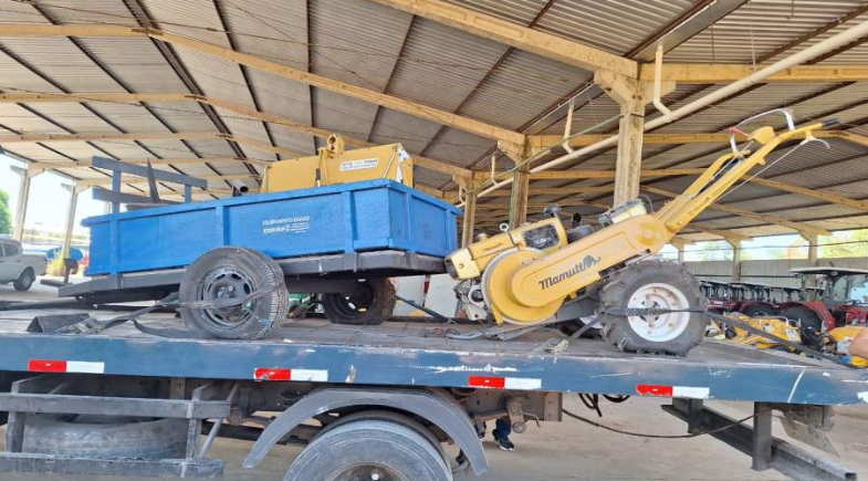 Município de Nazária do Piauí recebe máquina agrícola da Codevasf