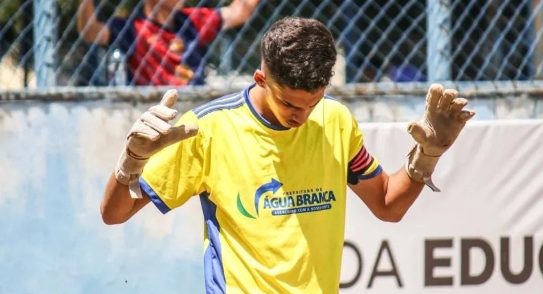 Jovem goleiro aguabranquense é selecionado para a Taça das Favelas