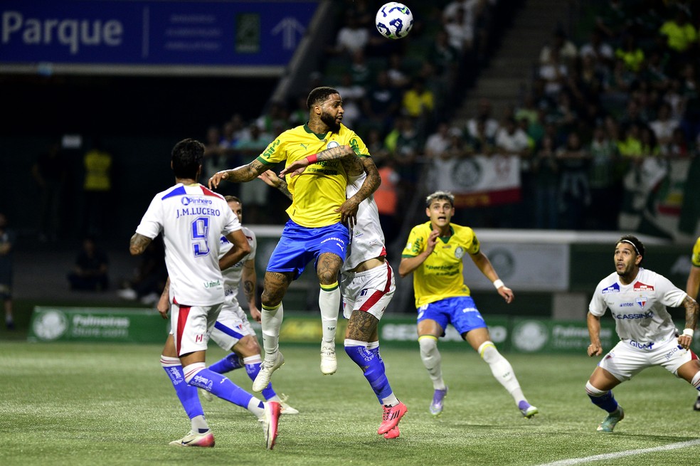 Micael em jogo do Ceará x Fortaleza - Foto: Marcos Riboill