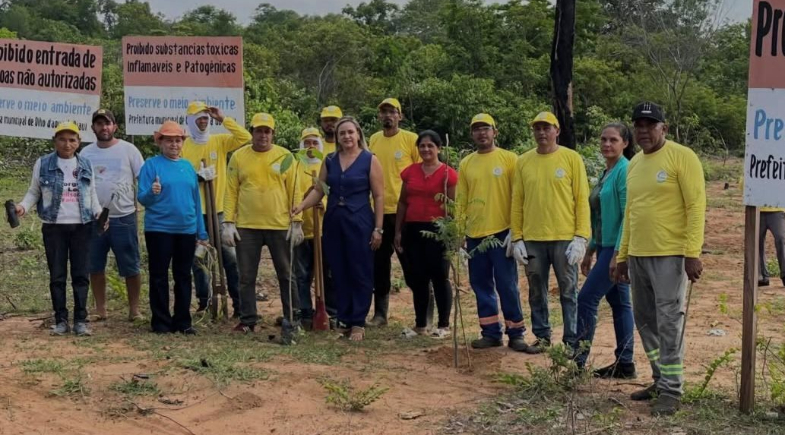 Prefeitura de Olho D' água do Piauí realiza ação de reflorestamento do antigo lixão do município