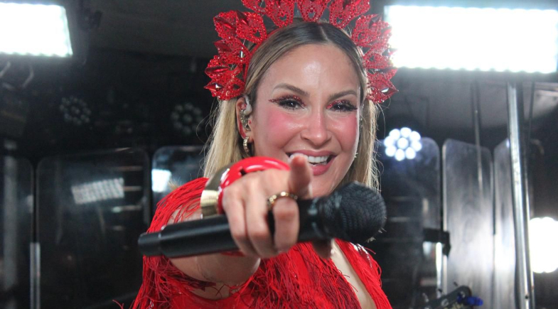 Claudia Leitte arrasta multidão em Teresina e abre prévias do Carnaval no Centro