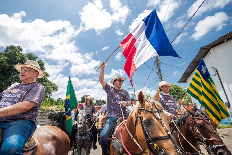 Tradicional cavalgada é recorde em participação de vaqueiros em Uruçuí