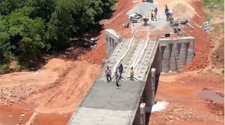 Obra da ponte do Riacho do Pico segue em ritmo acelerado em São Gonçalo do Gurguéia 
