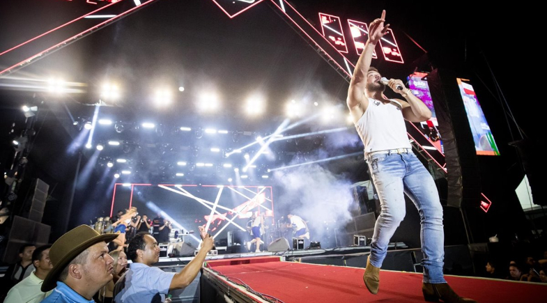 Última noite dos Festejos de São Sebastião recebe grande público e autoridades nacionais