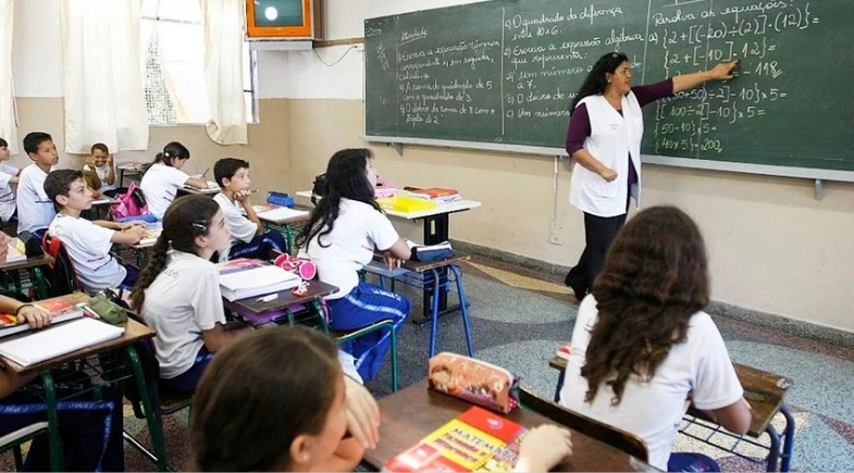 PL proíbe substituição de professores por IA em escolas | Divulgação