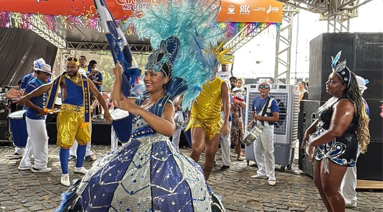 Feira na Praça reúne música, samba e artesanato em prévia de Carnaval no Centro de Teresina