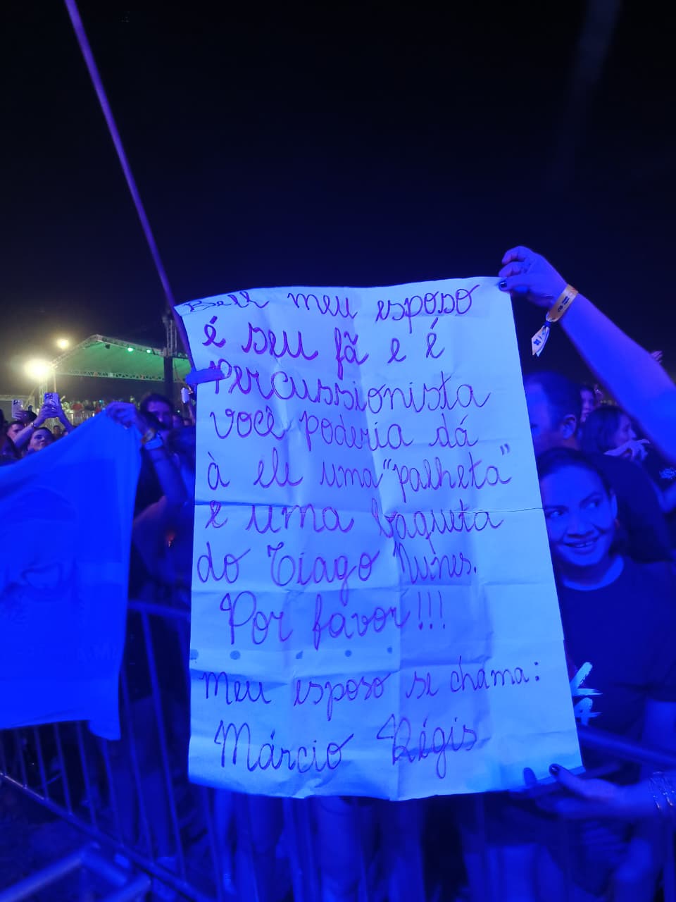 Bell Marques atendeu pedido de fã no Festival de Verão de Parnaíba - Foto: Saymon Lima