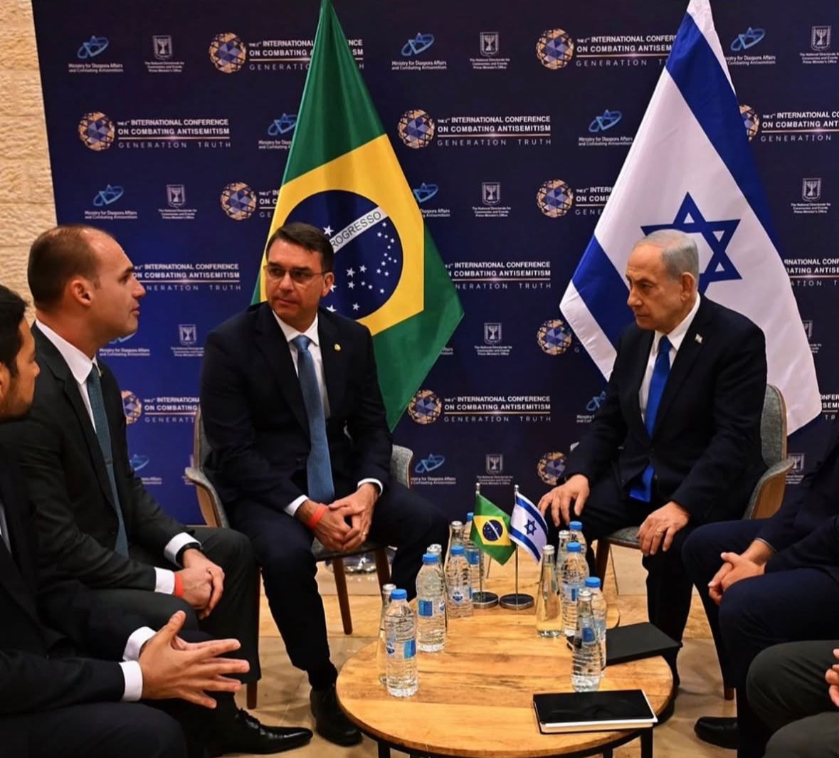 Foto: Reprodução/Redes sociais - Senador Flávio Bolsonaro e primeiro-ministro Benjamyn Netanyahu