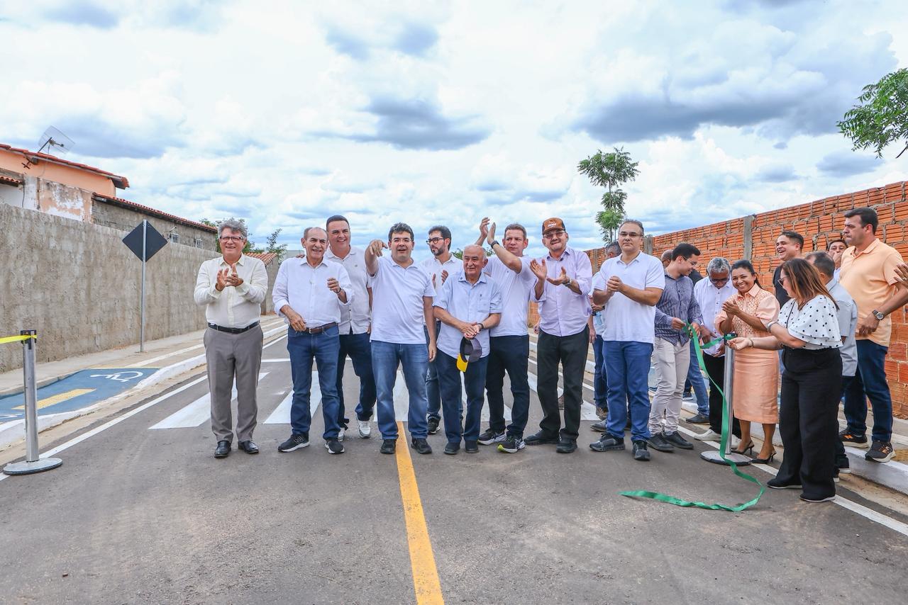 Governador Rafael Fonteles inaugura pavimentação asfáltica em São Raimundo Nonato - Imagem 3
