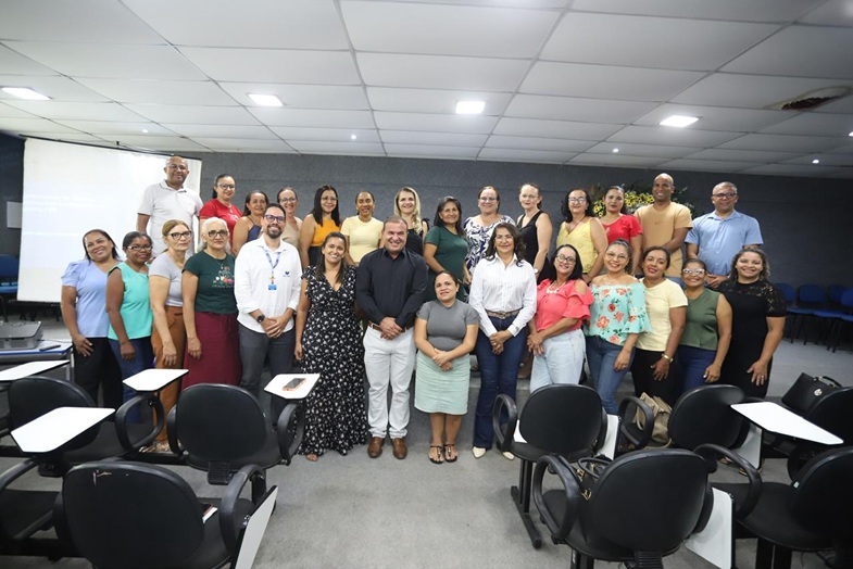 Prefeito Adelmo da Cincal anuncia reajuste salarial para profissionais da educação em Curimatá