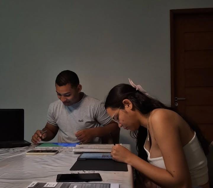 Casal durante rotina de estudos - Foto: Arquivo pessoal