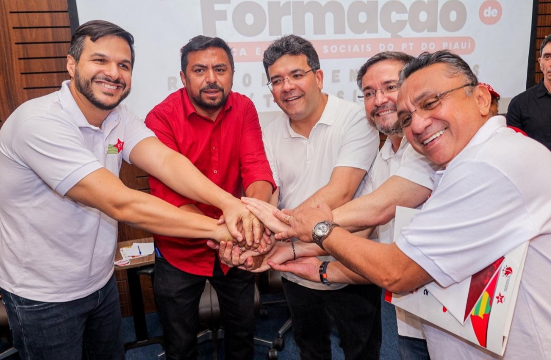 Bandeira com o presidente João Pereira, governador Rafael Fonteles, presidente estadual Fábio Novo e o vereador Dudu