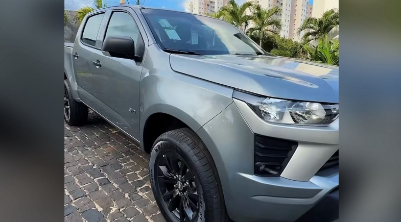 Prefeitura de Olho D' água do Piauí recebe veículo 0Km para serviços assistenciais do município