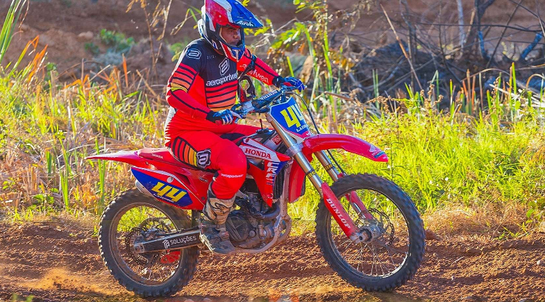 Prefeitura realiza 11º Motocross de Avelino Lopes com premiação de R$ 20 mil e reúne pilotos, equipes e grande público; veja fotos