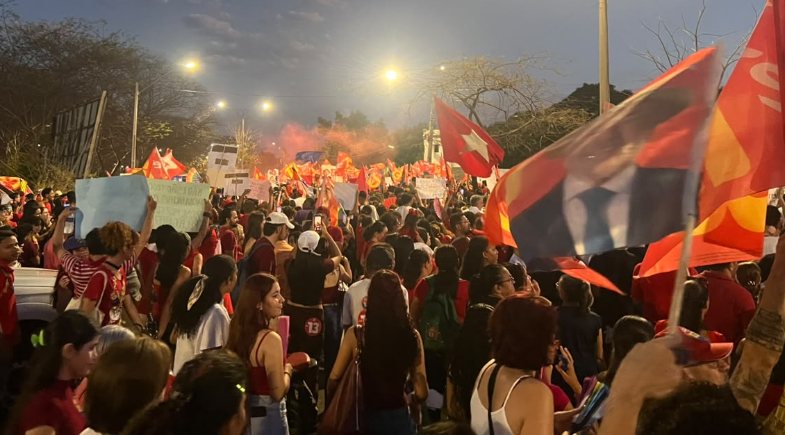 Apoiadores de Lula vão às ruas de Teresina em mobilização pelo segundo turno | Foto: Jéssica/MeioNews