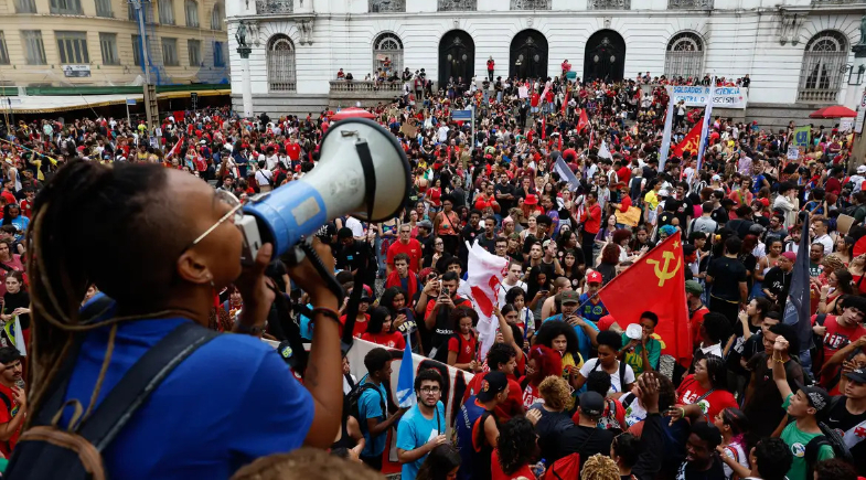 Estudantes de diversos estados fizeram atos durante a semana em defesa da candidatura de Luiz Inácio Lula da Silva (PT) à Presidência da República. | Fernando Frazão/Agência Brasil