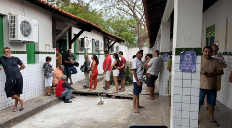 Pessoas na fila para votar em Teresina | Saymon Lima/ Portal MeioNews