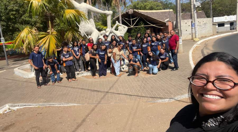 Alunos de Coivaras participam de passeio educativo em Teresina