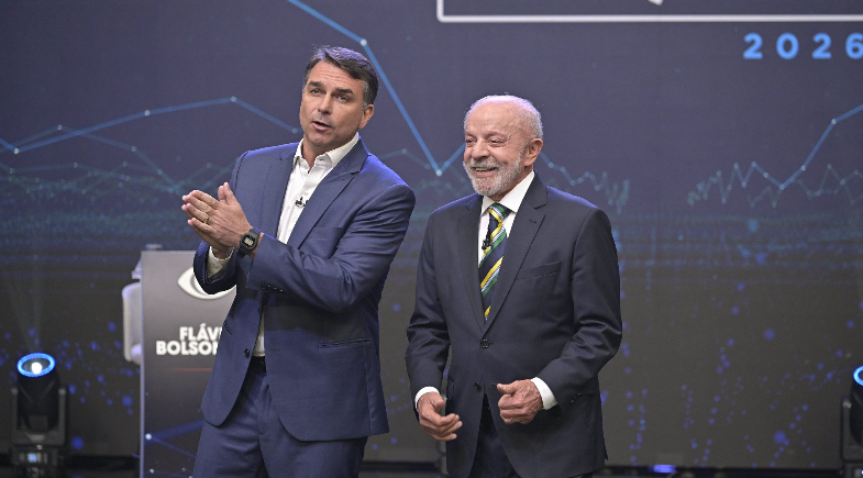 Flávio e Lula no debate presidencial da Bandeirantes.  | Renato Pizzutto/Band