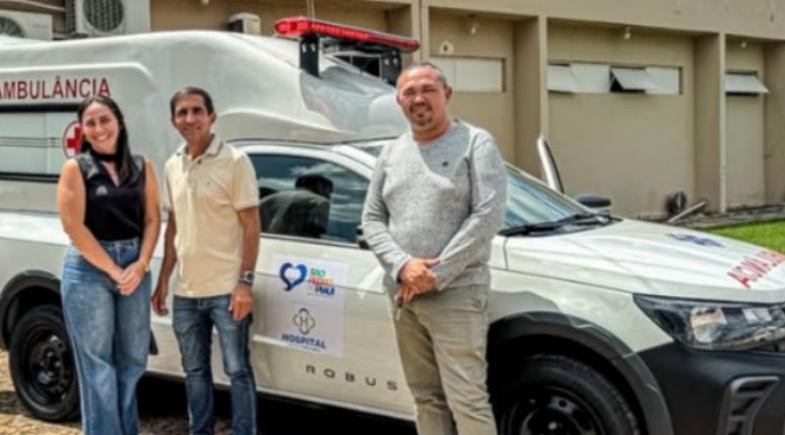 São Pedro do Piauí entrega nova ambulância ao Hospital Marcolino Barbosa Ribeiro