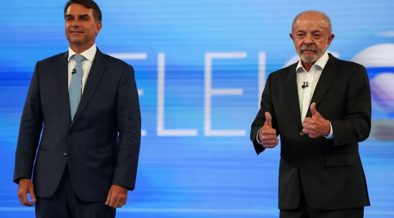 Flávio ao lado de Lula | Augusti Macurian/Reuters