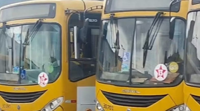 A situação ocorre em meio ao segundo turno das eleições, quando o transporte coletivo tem papel importante para garantir que os eleitores consigam chegar aos locais de votação. | REPRODUÇÃO