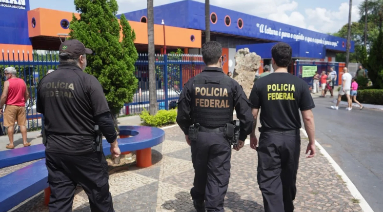 Homem é conduzido à PF após interferir no voto da mãe e tentar agredir mesário no CE | Divulgação PF