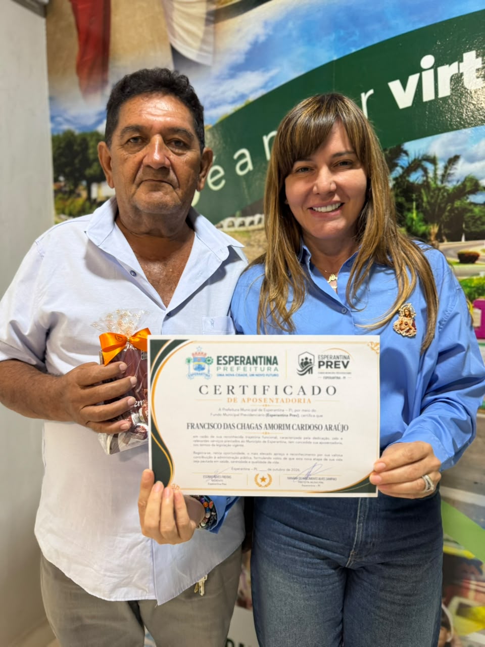Esperantina entrega portarias de aposentadoria a servidores - Divulgação/ASCOM
