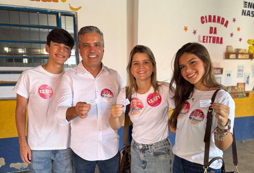 Dr Vinícius vota com a família em Teresina, no Piauí.  | Reprodução 