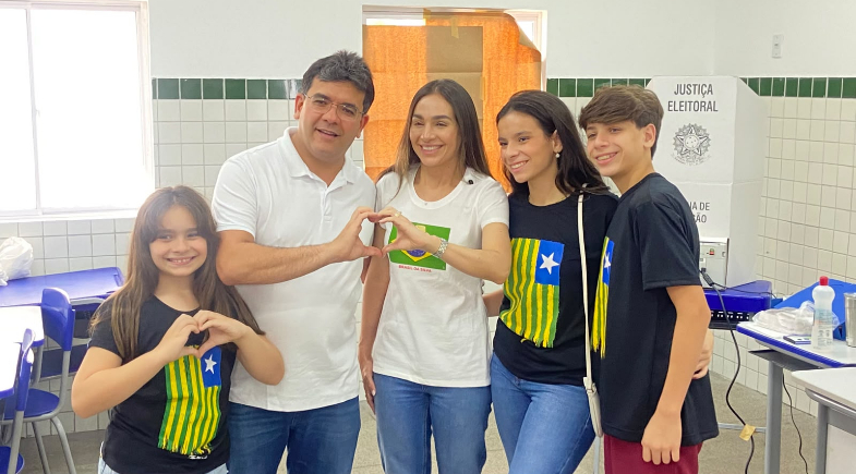 Governador Rafael Fonteles vota em Teresina com a família | Isabelly Cruz