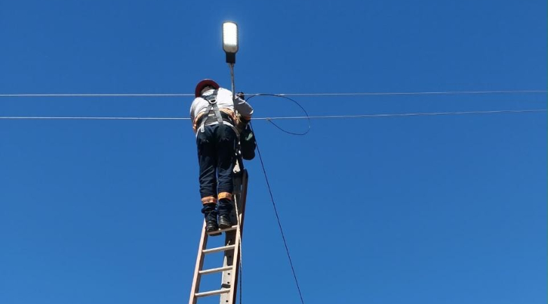 Marcos Parente amplia iluminação pública com instalação de lâmpadas de LED na zona rural