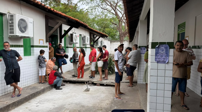 Pessoas na fila para votar em Teresina.  | Saymon Lima/ Portal MeioNews