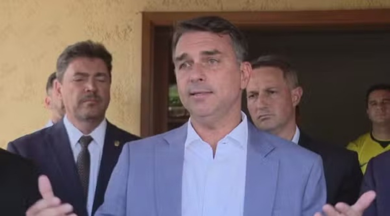 Flávio Bolsonaro fala em usar maioria na Câmara e no Senado para mudar Constituição | Reprodução