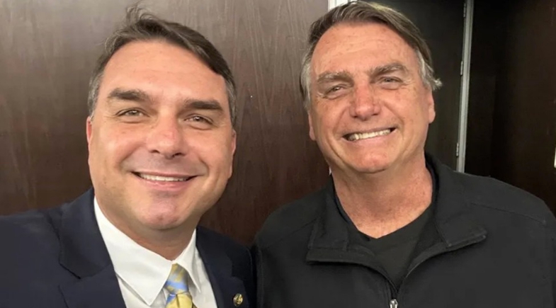 Flávio Bolsonaro pode tirar o pai da prisão se for eleito? Veja o que pode acontecer