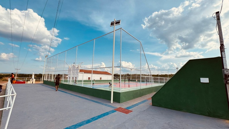 Dr. Victor Carvalho inaugura quadra poliesportiva de referência no povoado Salininha, em Coronel José Dias