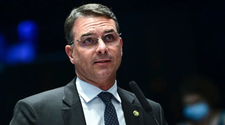DOIS NOMES SÃO CITADOS PRA VICE DE FLÁVIO BOLSONARO.